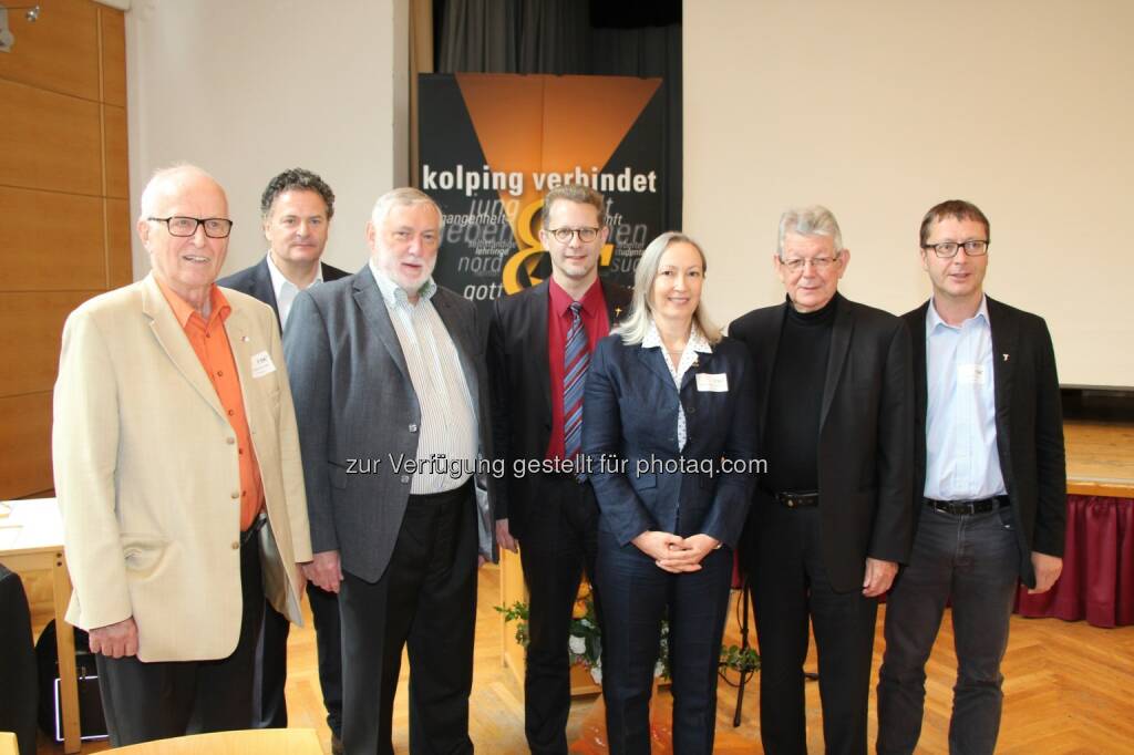 Ing. Josef Ursprunger (Vorsitzender d. Kolpingsfamilie Innsbruck) | Reinhold Lexer (Obmann der Kolpingsfamilie Klagenfurt Zentral) | Dr. Franz Fischler (ehem. EU-Kommissar für Landwirtschaft und Bundesminister a.D.) | Mag. Gerald Gump (Bundespräses von Kolping Österreich) | Mag. Christine Leopold (Präsidentin von Kolping Österreich) | Bischof Erwin Kräutler | Dr. Franz Troyer (Präses d. Kolpingsfamilie Innsbruck) - Kolping Österreich: Nachhaltig und enkeltauglich (Fotocredit: Kolping Österreich), © Aussender (23.05.2017) 