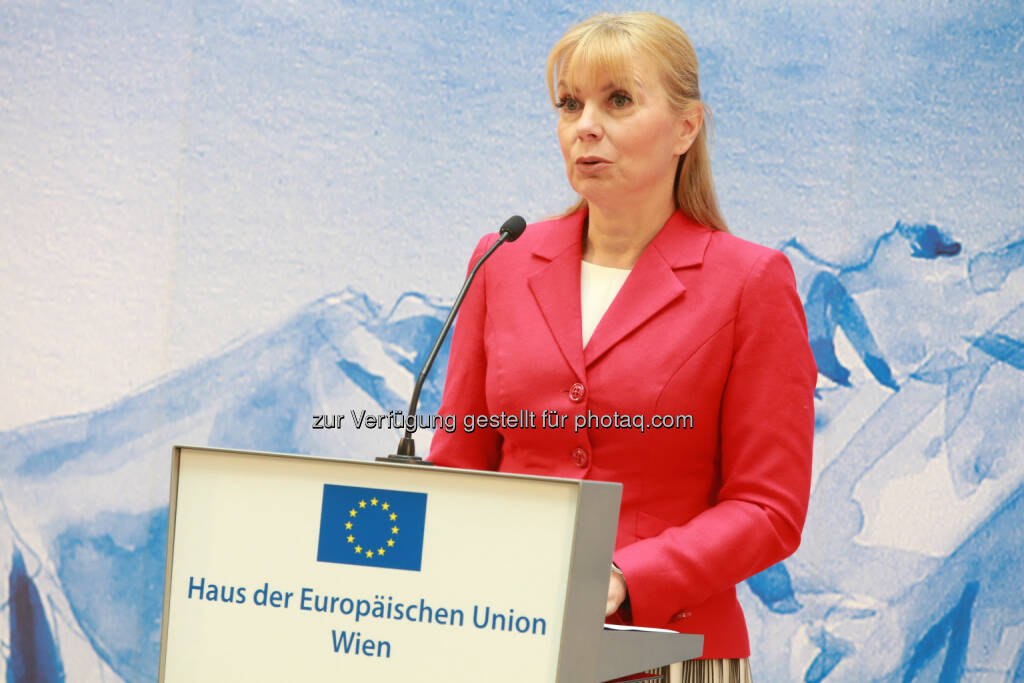 Elzbieta BIENKOWSKA, EU-Kommissarin für Binnenmarkt, Industrie, Unternehmertum und KMU - Vertretung der EU-Kommission in Österreich: EU-Kommissarin Bienkowska weist auf Wachstumspotential bei Dienstleistungen in Österreich hin (Fotocredit: Vertretung d. Europ. Kommission in Ö./APA-Fotoservice/Hautzinger), © Aussender (24.05.2017) 