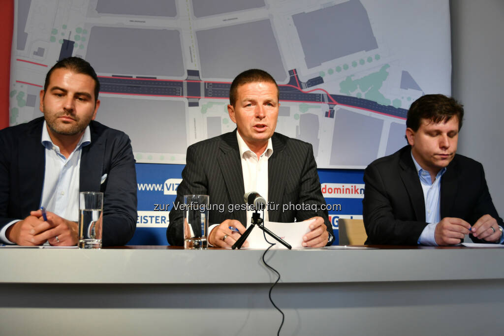 KO FPÖ-Mariahilf Leo Kohlbauer Stadtrat Toni Mahdalik KO FPÖ-Innere Stadt Markus Platt - FPÖ Wien: FPÖ stellt Planungen für den Getreidemarkt ohne Verlust einer Fahrspur vor (Fotograf: Franz Haas - Fotocredit: FPÖ-Rathausklub), © Aussender (24.05.2017) 