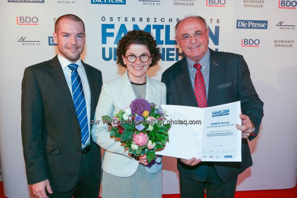 Lukas Erber, Margarete Erber, Ing. Erich Erber, PhD h.c. - Erber AG: ERBER AG bestes Familienunternehmen Niederösterreichs (Fotocredit: „Die Presse“/Richard Tanzer), © Aussender (30.05.2017) 