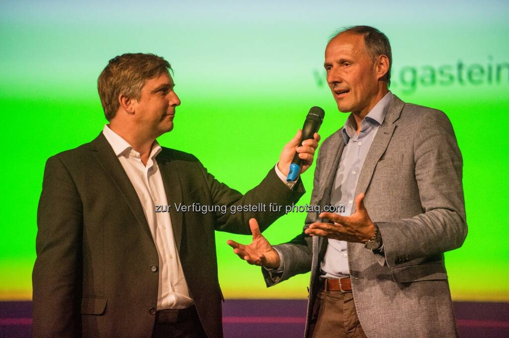 Moderator Martin Schobert und Leo Bauernberger (GF SalzburgerLand Tourismus GmbH) - Gasteinertal Tourismus GmbH: Gastein erstrahlt in neuem Glanz (Fotograf: Gerhard Wolkersdorfer / Fotocredit: Gasteinertal Tourismus), © Aussender (30.05.2017) 