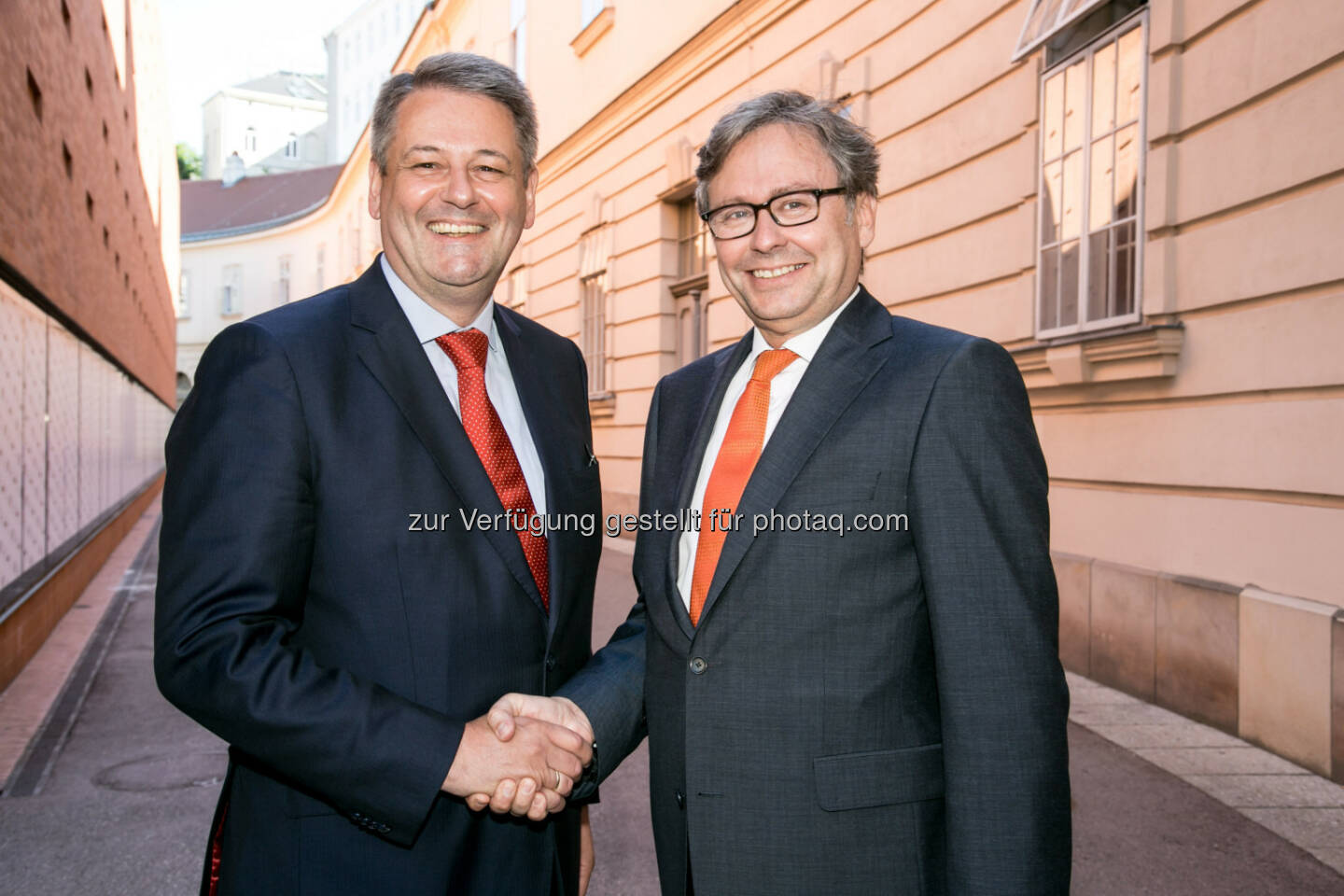 Bundesminister Andrä Rupprechter und ORF-Generaldirektor Alexander Wrabetz freuen sich auf zahlreiche Einreichungen zum Österreichischen Klimaschutzpreis 2017. - Ministerium für ein lebenswertes Österreich: Österreichischer Klimaschutzpreis feiert 10-Jahres-Jubiläum (Fotocredit: ORF/Thomas Jantzen)