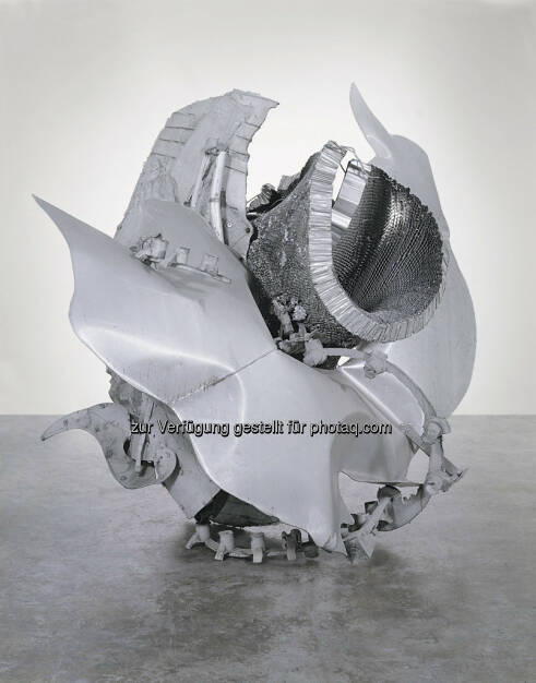 Frank Stella (geb. 1936) Etymology (Q 10) aus Moby Dick Series, 1990, 235 x 247 x 210 cm, erzielter Preis € 244.300, © Dorotheum  (17.05.2013) 
