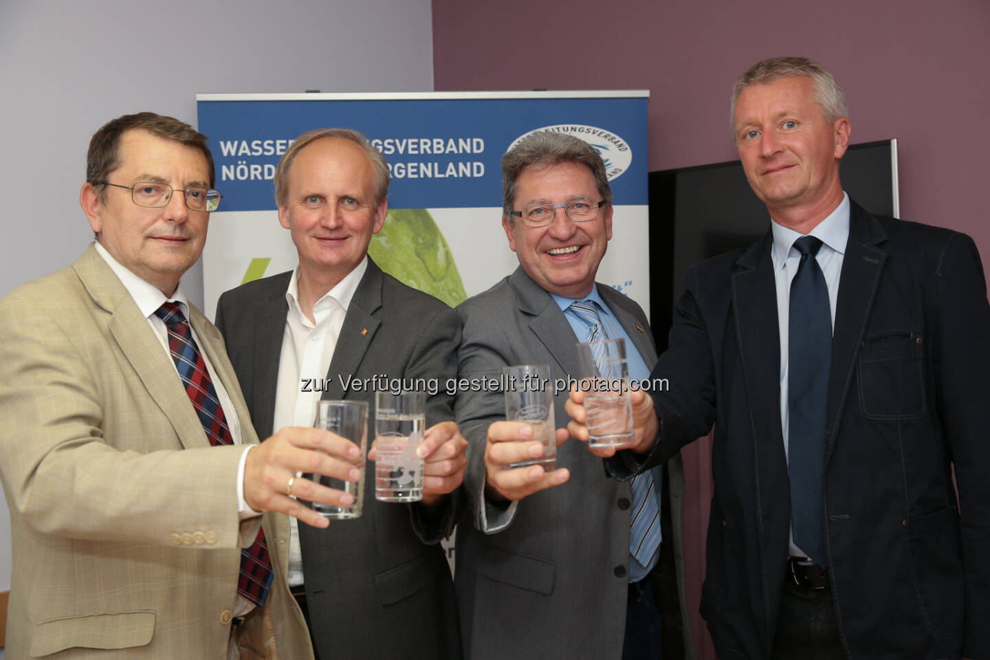 DI Dr. Helmut Herlicska (Technischer Betriebsleiter -WLV), Bürgermeister Erwin Preiner (Abgeordneter zum Nationalrat), Bürgermeister Ing. Gerhard Zapfl (Obmann Wasserleitungsverband Nördliches Burgenland), Mag. Nikolaus Sauer (Leitender Bediensteter WLV) - Wasserleitungsverband Nördliches Burgenland: Vorrang für unser Trinkwasser (Fotocredit: Wasserleitungsverband Nördliches Burgenland/APA-Fotoservice/Hollunder)