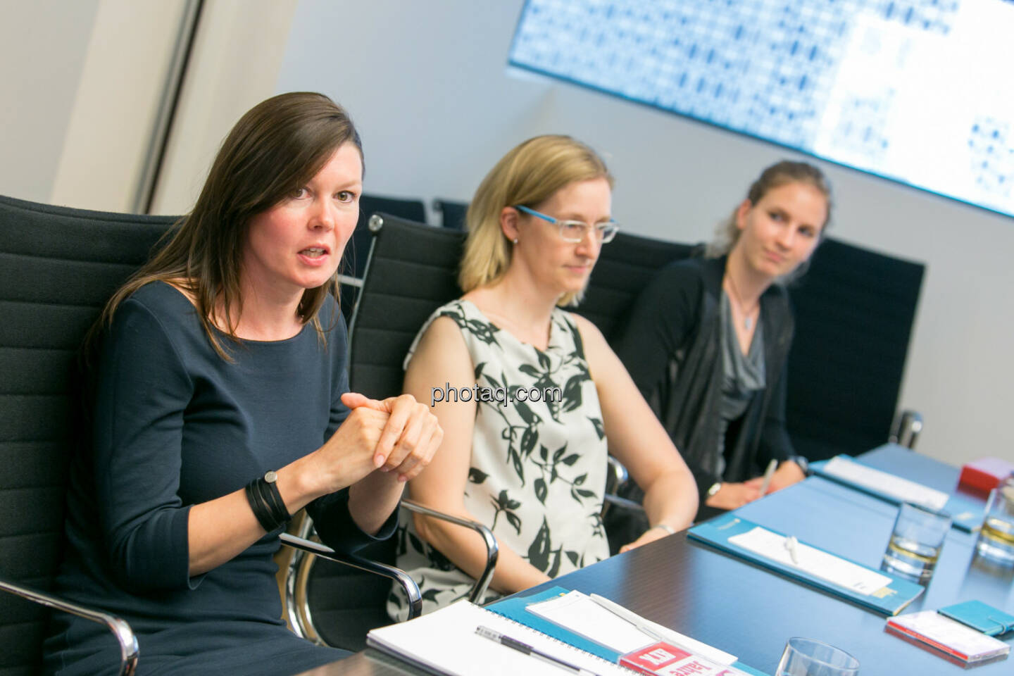 FH-Prof. Mag. Monika Kovarova-Simecek (Dozentin am Department Medien und Wirtschaft der FH St. Pölten) - Jasmin Wolf-Veigel (Studentin) - Tatjana Aubram (Studentin) - (Fotocredit: Martina Draper)
