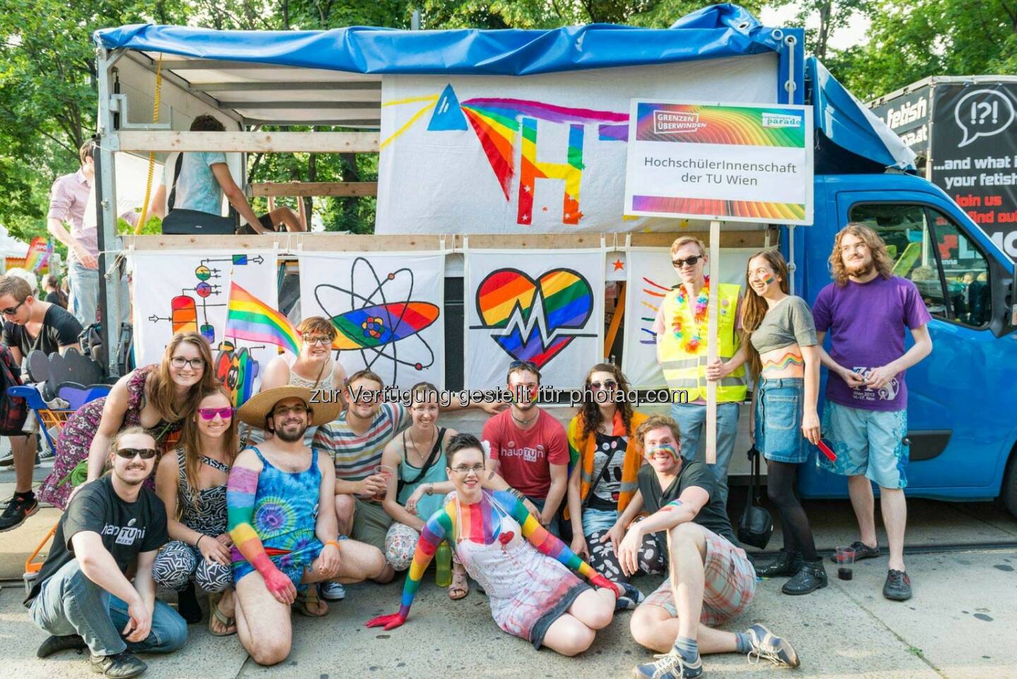 HochschülerInnenschaft an der TU Wien: HochschülerInnenschaft der TU Wien nimmt an der Regenbogenparade teil (Fotocredit: HTU/Heisler)