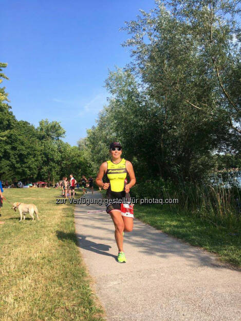 Martina Kaltenreiner:Kräfteraubende ~10.5km - 3 Runden um den Pichlingersee bei Hitze und Wind 

© Jaqueline Forster (26.06.2017) 