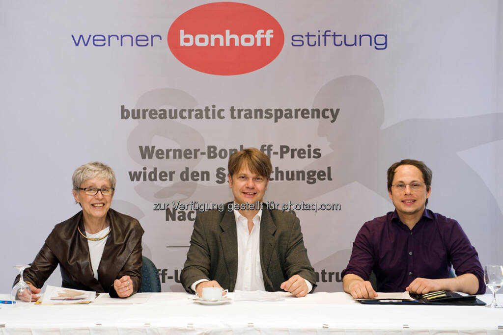 Bei der Pressekonferenz

v.l. Renate Günther-Greene (Preisträgerin 2012), Till Bartelt, Tim Wessels (Preisträger 2013), © gruendungszuschuss.de (19.05.2013) 