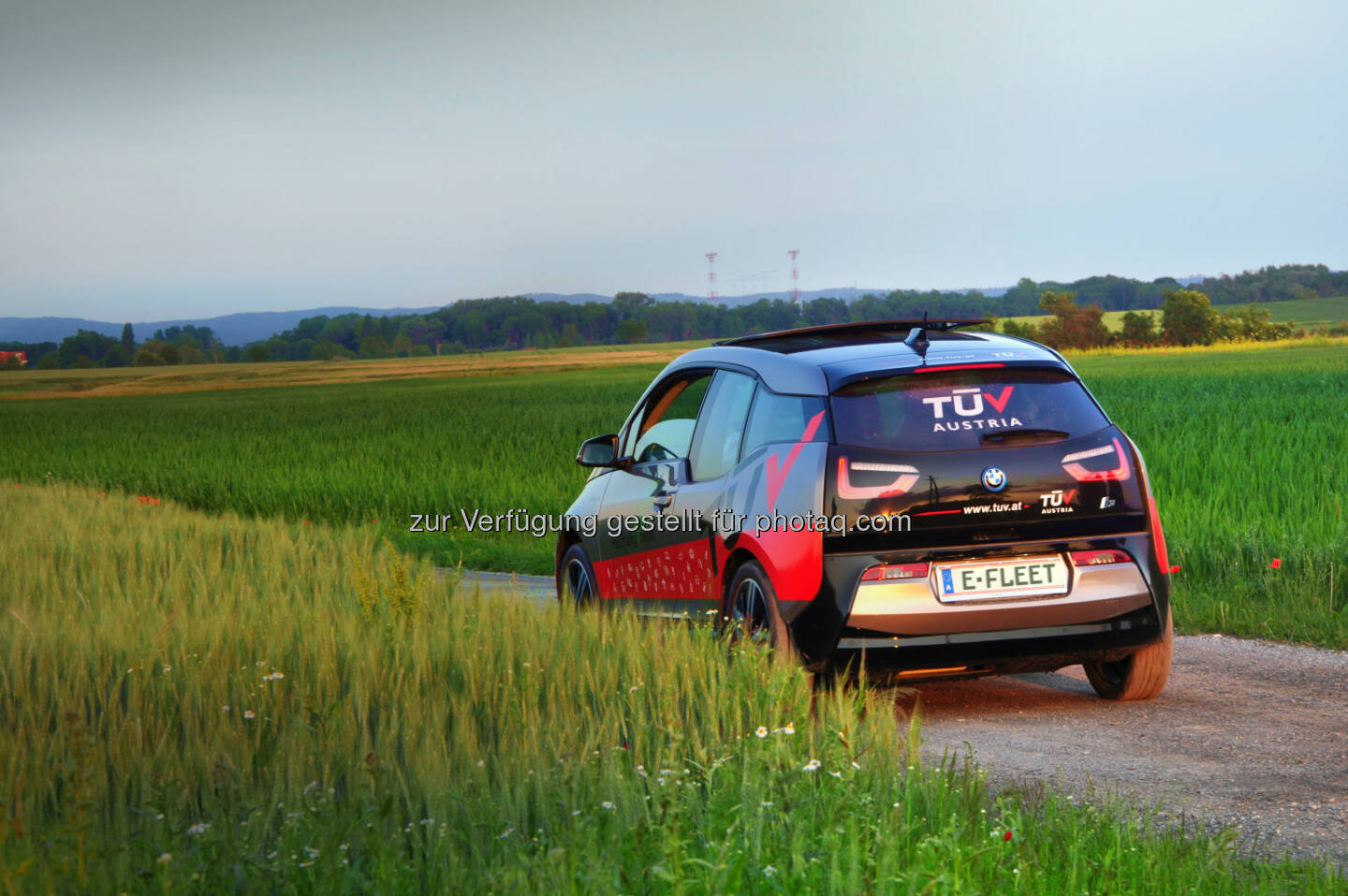 Exklusive Kooperation von Raiffeisen-Leasing Fuhrparkmanagement und TÜV Austria Automotive - Kooperation Raiffeisen-Leasing mit TÜV AUSTRIA bei E-Fahrzeugen (Bild: Andreas Amsüss / Georg Trummer/ TÜV)