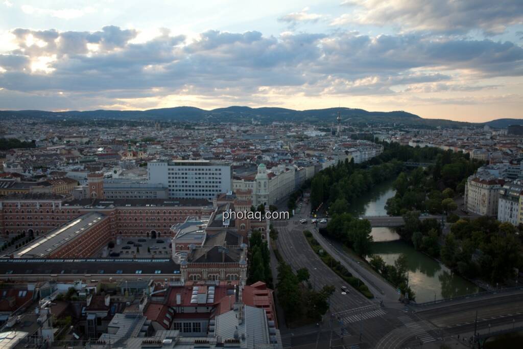 Wien, Wolken, Donaukanal, Häuser, Immobilien, © Michaela Mejta (04.07.2017) 