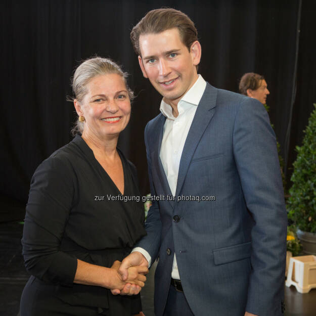 ÖVP-Chef Sebastian Kurz gratuliert Präsidentin Mursch-Edlmayr - Österreichische Apothekerkammer: Apothekerkammer: Regierungsparteien gratulieren Präsidentin Mursch-Edlmayr (Bild: ÖVP), © Aussender (07.07.2017) 