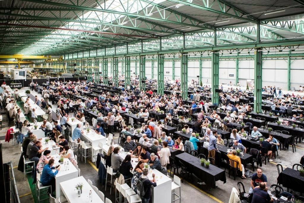 voestalpine To celebrate its 70th anniversary, voestalpine Sadef N.V. in Gits not only invited customers and partners, but also its employees along with their families and friends.  On July 2, some 2500 guests attended the Open House and helped management celebrate the success of the past 70 years. http://bit.ly/2tTiCIu (09.07.2017)