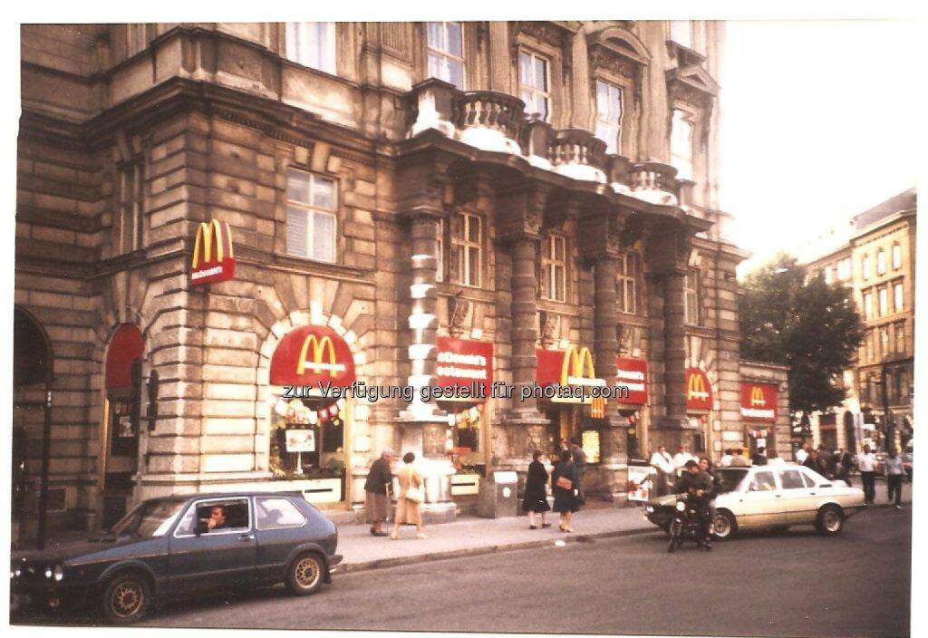 Wien Schwarzenbergplatz historisch - McDonald's Österreich: McDonald’s Österreich: Seit 40 Jahren auf Erfolgskurs (Fotocredit: McDonald's Österreich), © Aussendung (12.07.2017) 