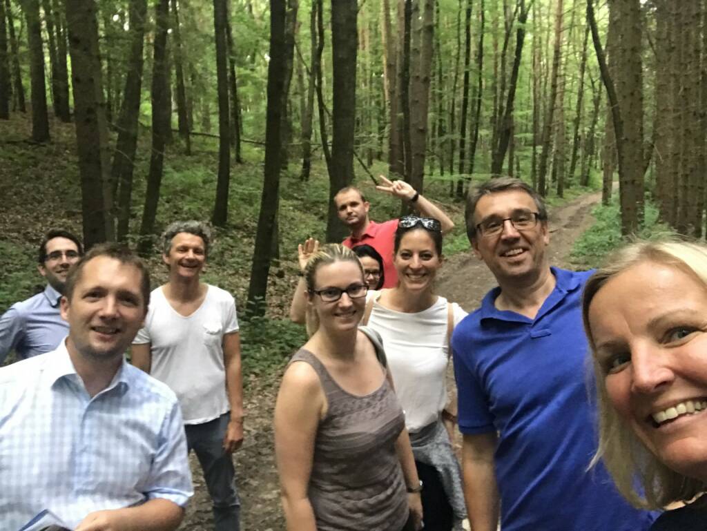 Normalerweise on the road - heute in the woods. C.I.R.A.-Cercle Investor Relations Austria diskutiert aktuelle IR-Themen in der Steiermark.  Felix Demmelhuber, Andreas Böcskör, Andreas Posavac, Melanie Fasching, Anna Vay, Gerda Königstorfer, Hannes Haider,  Harald Hagenauer (22.07.2017)