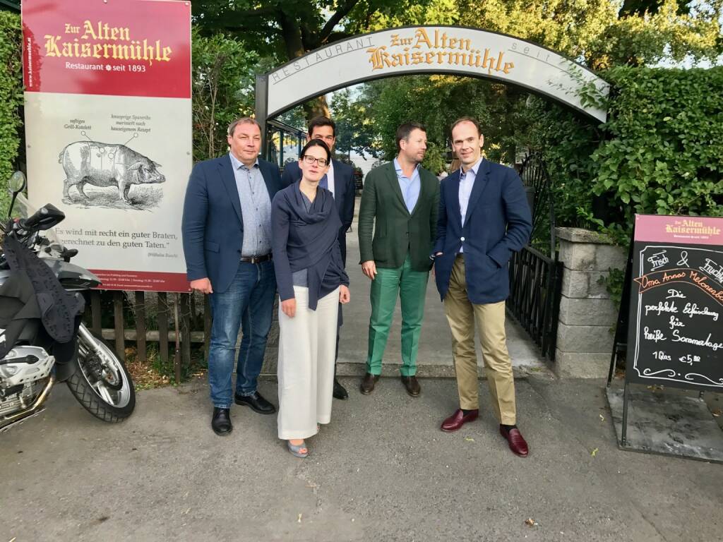 Gesprächspartner v.li.: Hannes Roither (Palfinger), Bettina Schragl (Immofinanz), Michael Oplustil (Uniqa), Martin Foussek, Thomas Niss (Own Austria) (26.07.2017) 