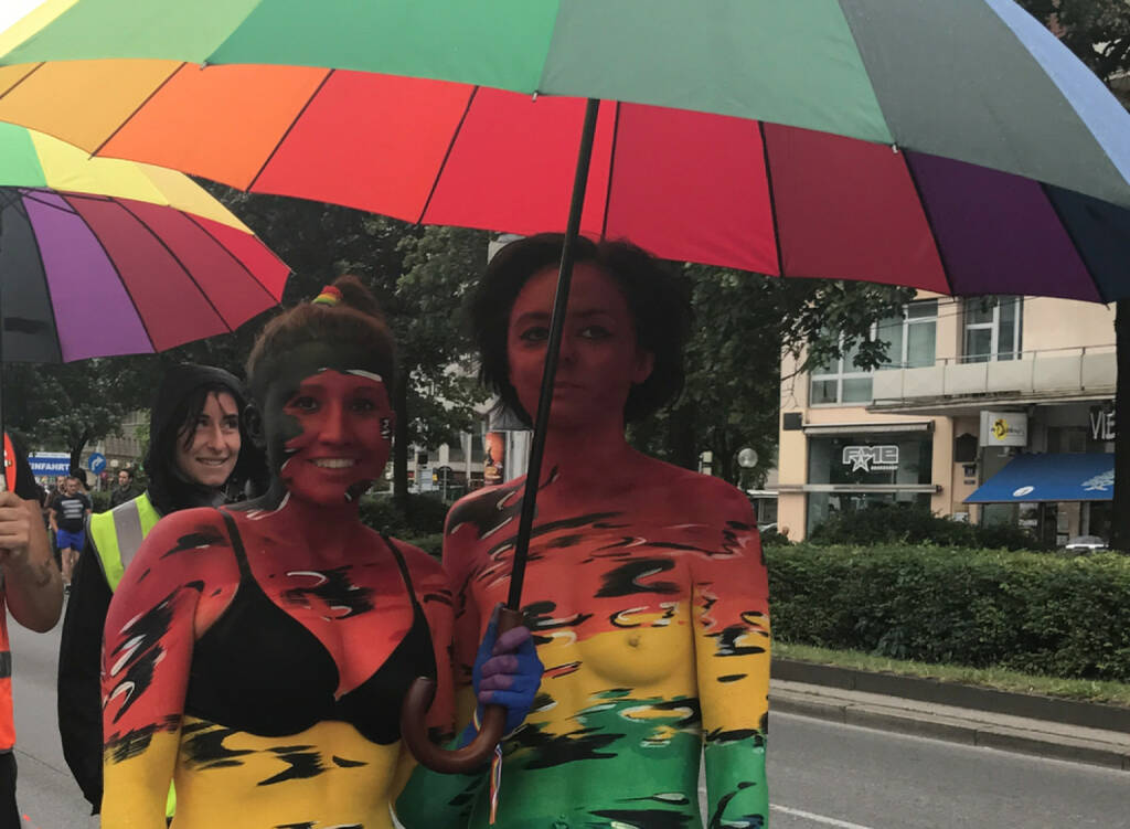 Regenbogenparade 2017 Wien: Regenschirm, © diverse photaq (30.07.2017) 