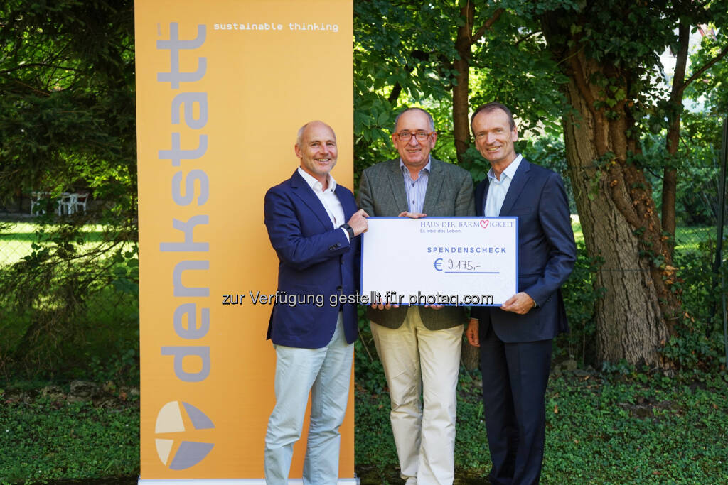 Peter Linzner (denkstatt), Wolfgang Waldmüller (HABIT), Christian Plas (denkstatt) - Haus der Barmherzigkeit: denkstatt erfüllt HABIT Herzenswünsche im Wert von 9.175 Euro (Fotocredit: Haus der Barmherzigkeit), © Aussender (07.08.2017) 