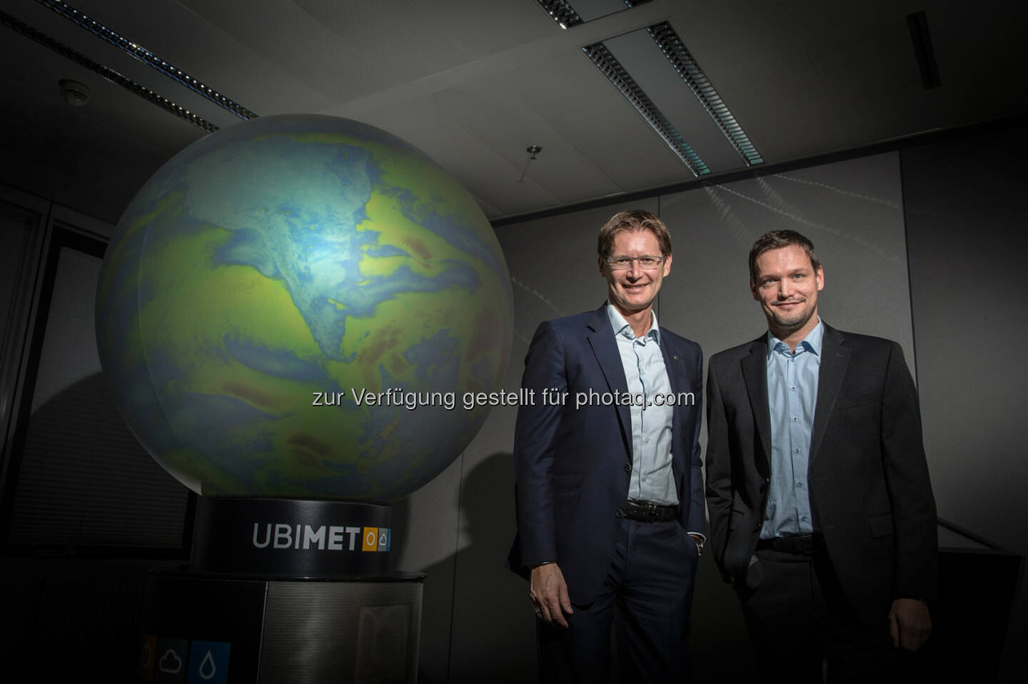 Andreas Kößl, Vorstand UNIQA Österreich und Michael Fassnauer, CEO von UBIMET - UNIQA Insurance Group AG: UNIQA Österreich erwartet aus aktuellem Unwetter Schäden im einstelligen Millionen-Euro-Bereich (Fotocredit: UNIQA/Froese)