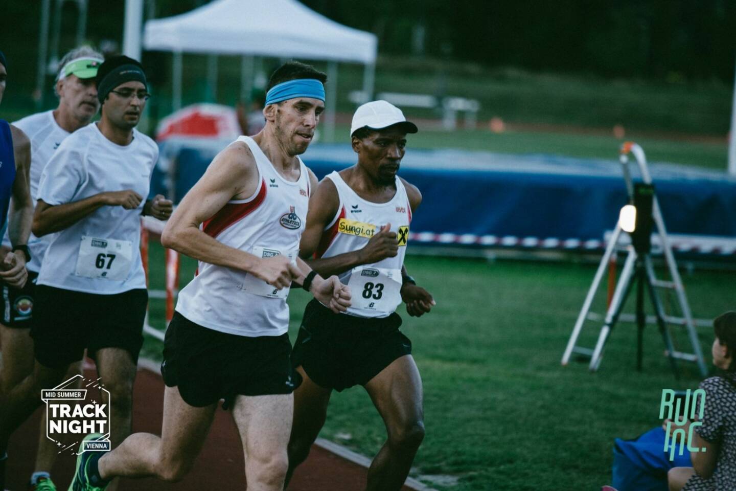 Runplugged 10k mit Pacemaker Alfred Sungi und Christian Drastil im Feld (c) Martin Granadia