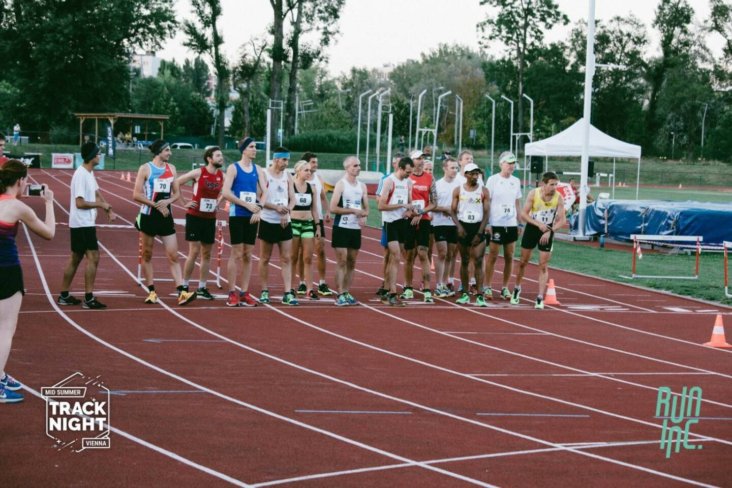 Runplugged 10k mit Pacemaker Alfred Sungi und Christian Drastil im Feld (c) Martin Granadia