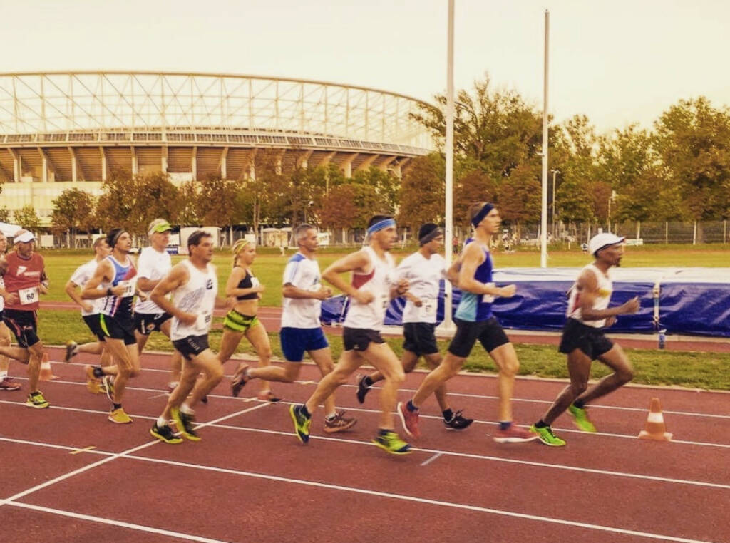 Runplugged 10k mit Pacemaker Alfred Sungi und Christian Drastil im Feld (c) Michael Josef Riedler (17.08.2017) 