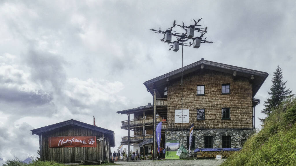 Naturfreunde Österreich und IONICA stellen die „E-Drohne“ vor, Drohne, Hütte, Fotocredit: Naturfreunde Österreich, © Aussendung (22.08.2017) 