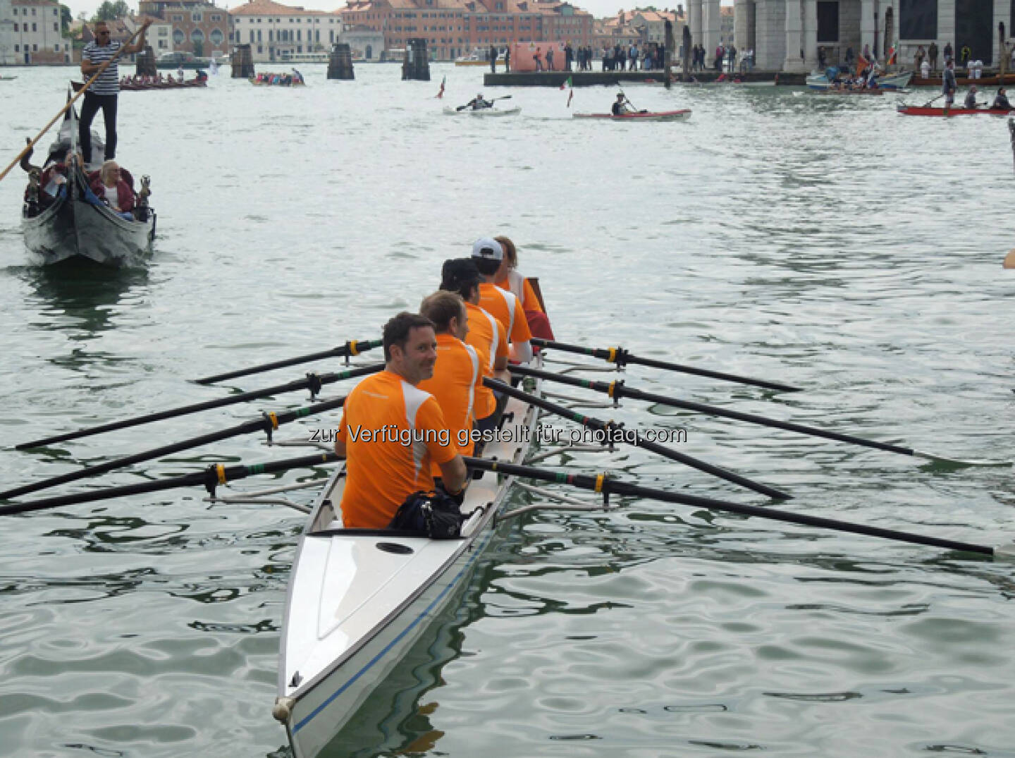 update.Ruder-Team meistert Vogalonga - Arno Huber, Bernhard Wagner, Norbert Künzl, Georg Gradinger und Steuerfrau Verena Braun - http://crm-blog.update.com/de/2013/05/update-ruder-team-meistert-vogalonga/