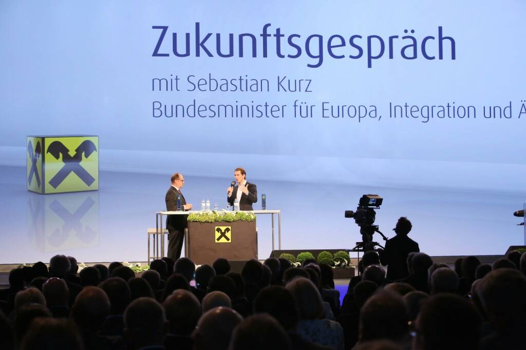 Außenminister Sebastian Kurz bei „Minister im Dialog“ der RLB OÖ im Design Center; Foto: RLB OÖ/Strobl (06.09.2017)