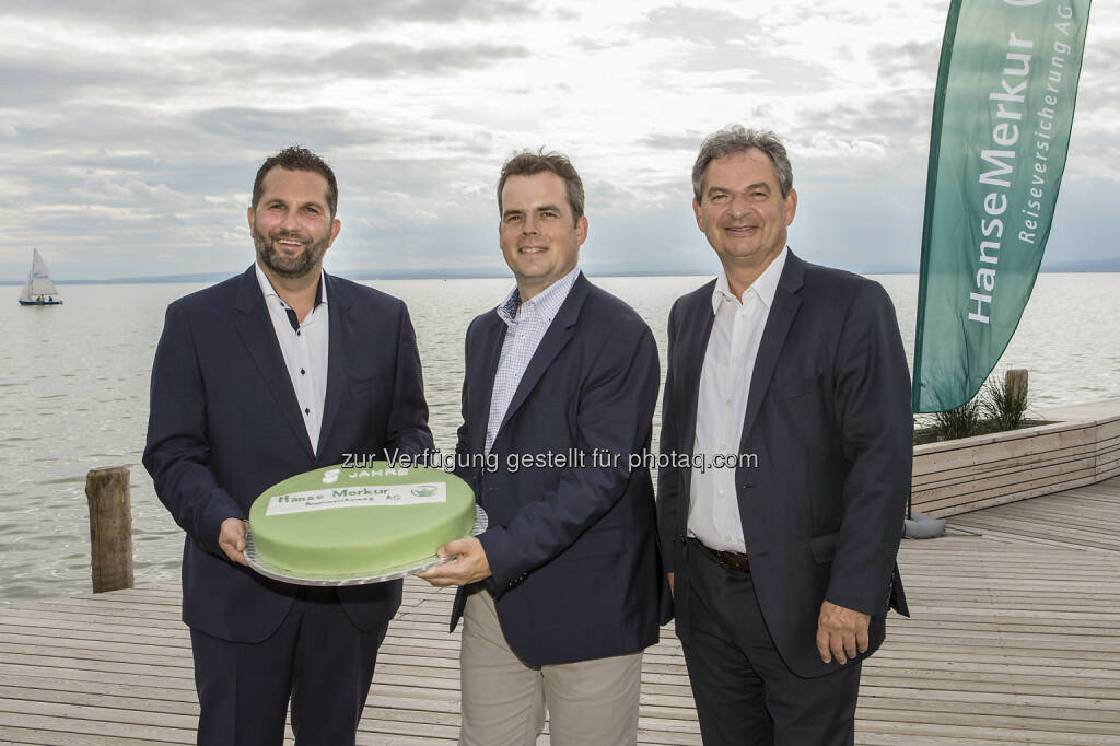 Fuad Izmirlija, Country Manager der HanseMerkur Reiseversicherung AG für Österreich und die Schweiz, Johannes Ganser, CSO der HanseMerkur Reiseversicherung AG sowie Dr. Andreas Gent, Vorstandsmitglied der HanseMerkur in Hamburg. - Hiller Communications: Fünf Jahre jung und mehrfacher Testsieger (Fotograf: Christian Postl / Fotocredit: HanseMerkur Reiseversicherung), © Aussender (07.09.2017) 