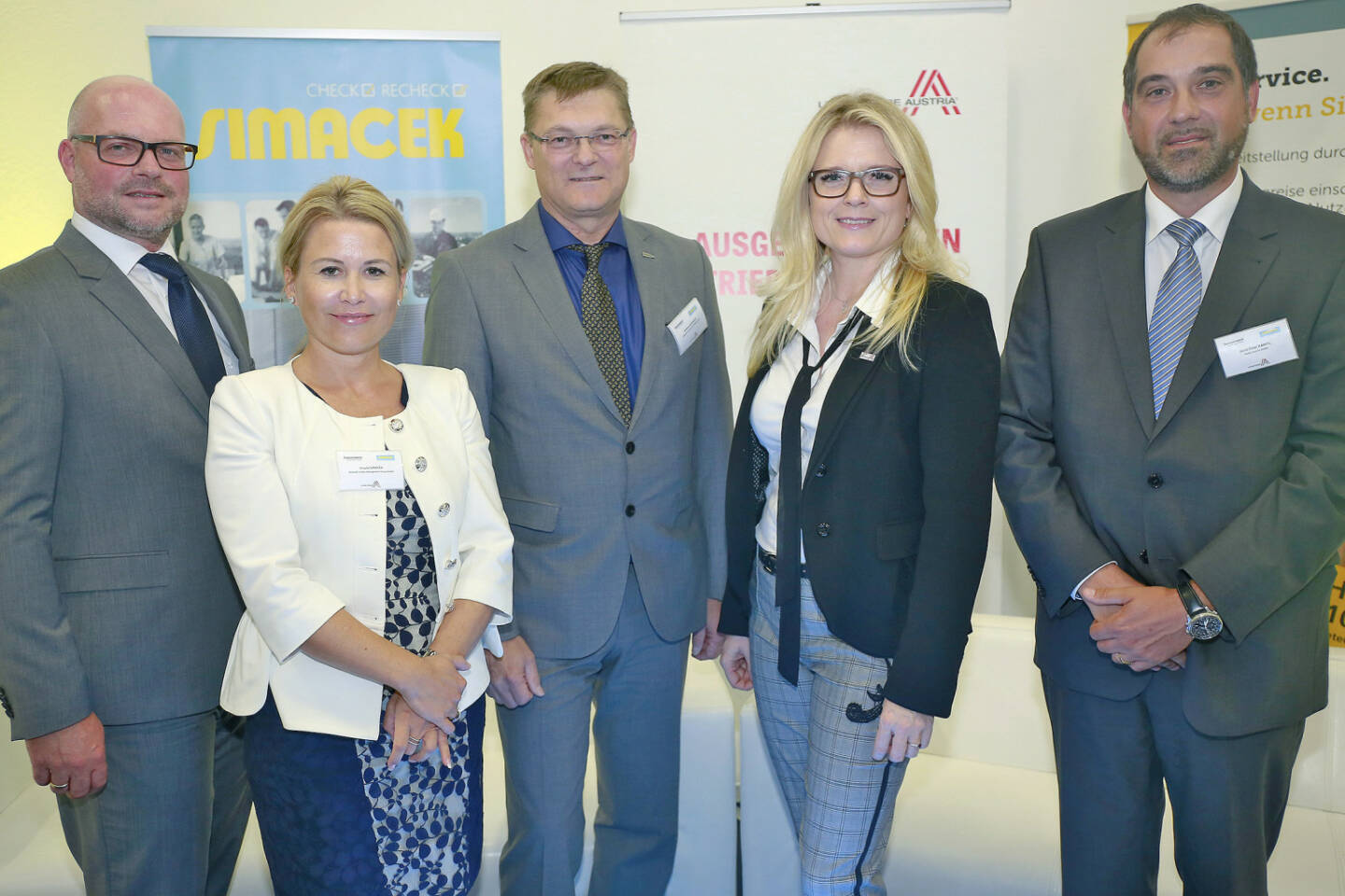 Bei dem vom der Exzellenzplattform Leitbetriebe Austria in Zusammenarbeit mit den Netzwerkpartnern Jungheinrich und Simacek veranstalteten Fachgespräch „Industrie & Service – vereint Effizienz und Innovation“ diskutierten Vertreter heimischer Leitbetriebe; v.l.n.r.: Franz Braunsberger, GF Kühne + Nagel Österreich; Ursula Simacek, CEO SIMACEK Facility Management Group; Andreas Ausweger, GF Jungheinrich Austria; Monica Rintersbacher, GF Leitbetriebe Austria; Hans-Peter Ranftl, CSO Rexel; Copyright: G.Langegger