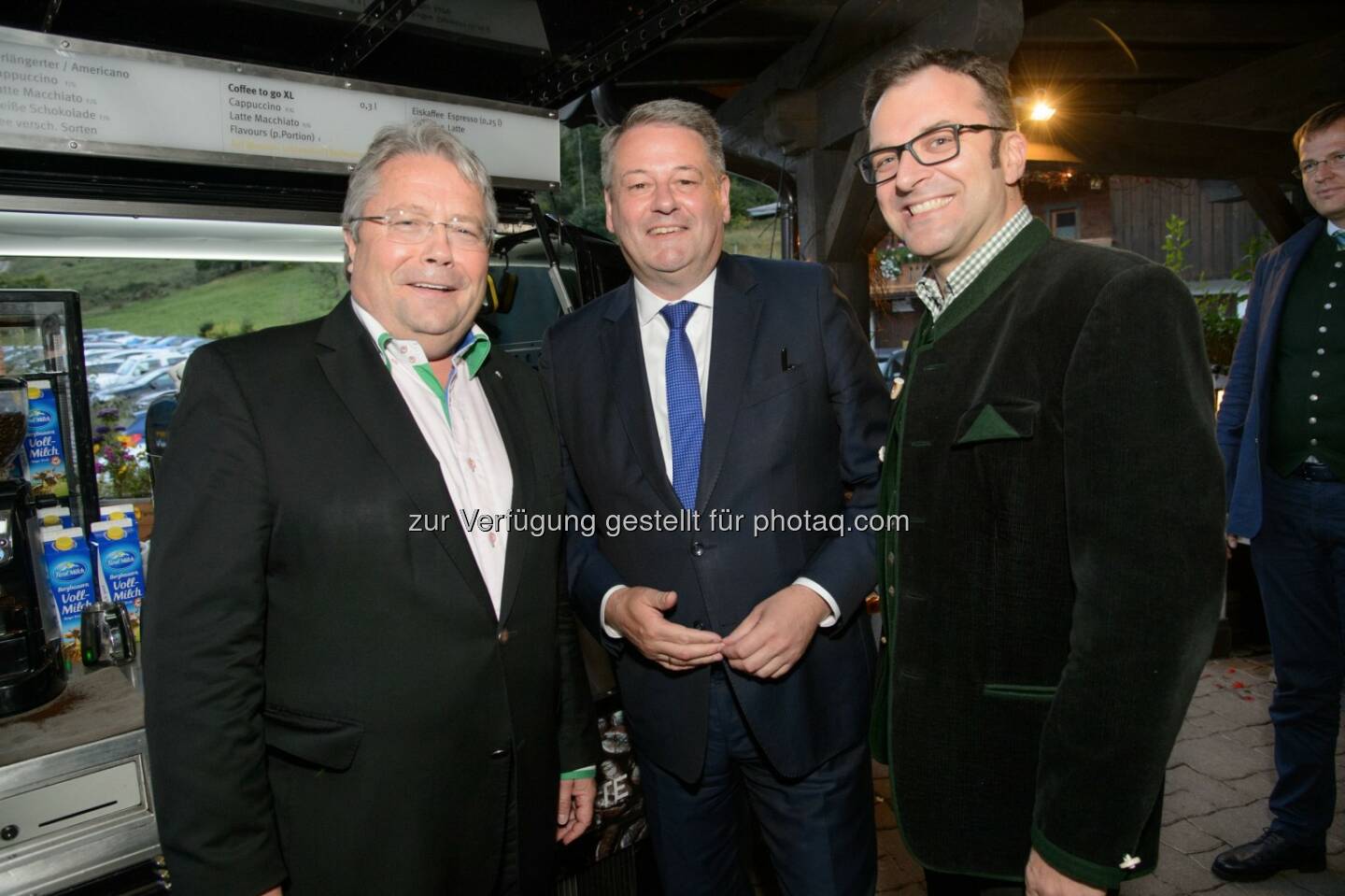 Wirtschaftsbund Tirol-Obmann Franz Hörl, Bundesminister Andrä Rupprechter, Fritz Kaltenegger, Sprecher der Geschäftsführung von café+co International (© café+co International/Rainer Gregor Eckharter)