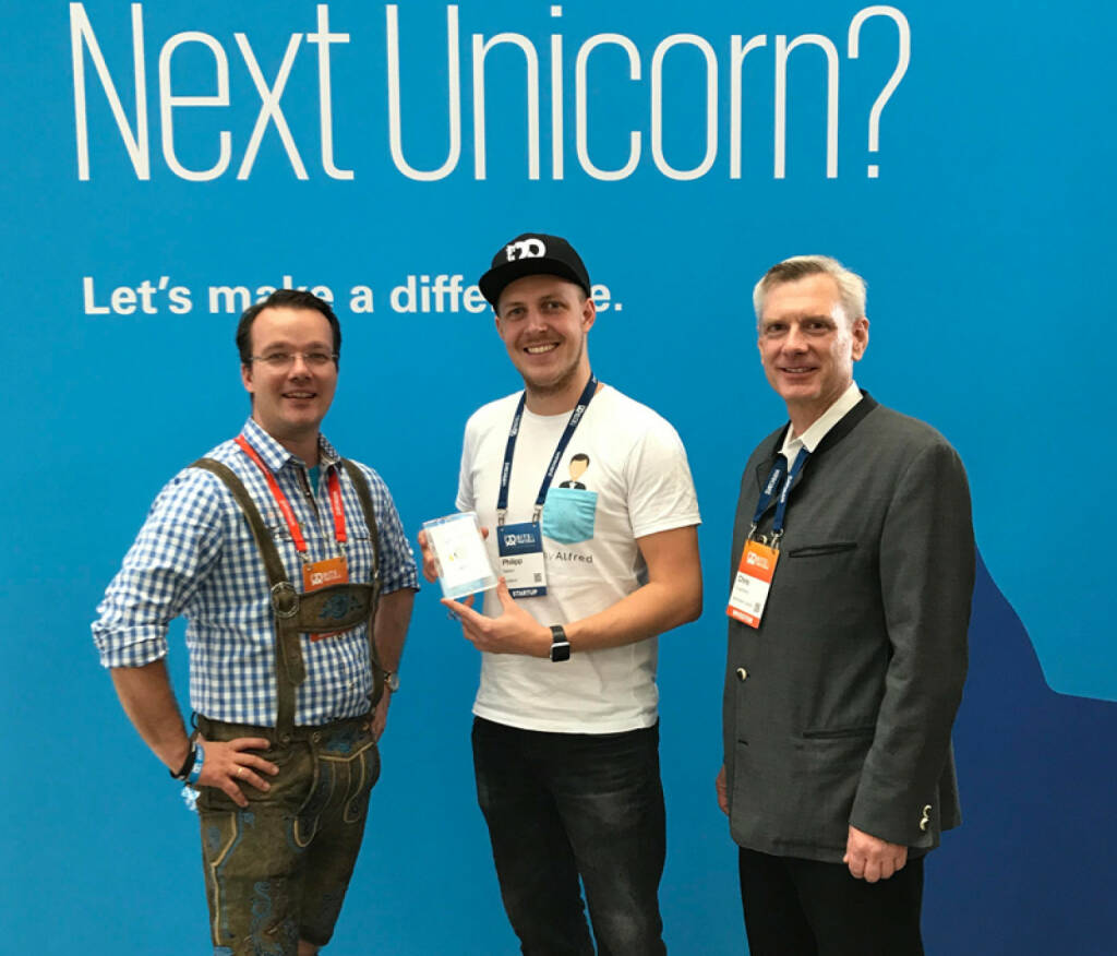 Das pan-europäische Investorennetzwerk European Super Angels Club (ESAC) vergab gestern am Bits & Pretzels Festival in München eine Wildcard für die nächste ESAC Roadshow an das Linzer Startup myAlfred. myAlfred ist eine künstliche Intelligenz, die Nutzer bei der Koordination von Freizeit- und Familienaktivitäten unterstützt. Neben Android und iOS steht die Anwendung demnächst auch für Amazons Sprachassistentin Alexa zur Verfügung. Foto: v.l.: Berthold Baurek-Karlic (European Super Angels Club), Philipp Baldauf (myAlfred) und Chris Houghtaling (European Super Angels Club) © Venionaire Capital, © Aussendung (26.09.2017) 