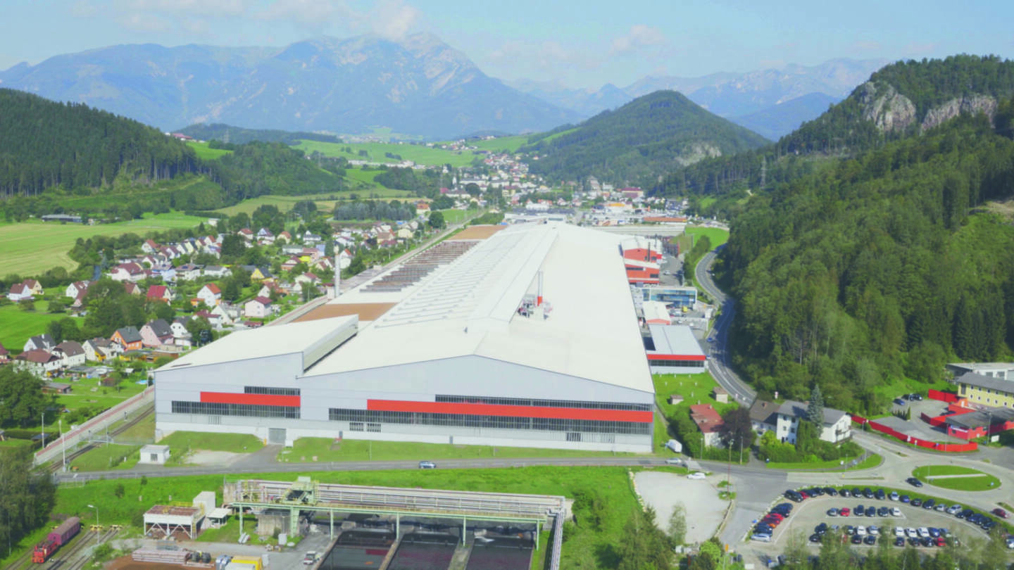 Mit der offiziellen Eröffnung des neuen High-Tech-Drahtwalzwerkes am Sitz der Metal Engineering Division in Leoben/Donawitz (Österreich) baut die voestalpine ihre international führende Position im Bereich Qualitätsdraht weiter aus. Foto: voestalpine