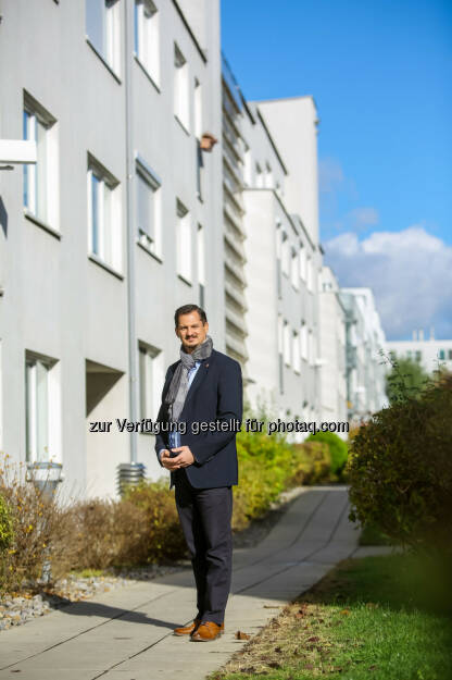 Marcus Franz wurde in der heutigen Bezirksvertretungssitzung zum neuen Bezirksvorsteher in Favoriten gewählt - SPÖ Wien Rathausklub: Marcus Franz ist neuer Bezirksvorsteher in Favoriten (Fotograf: Christian Husar / Fotocredit: BV 10), © Aussender (28.09.2017) 