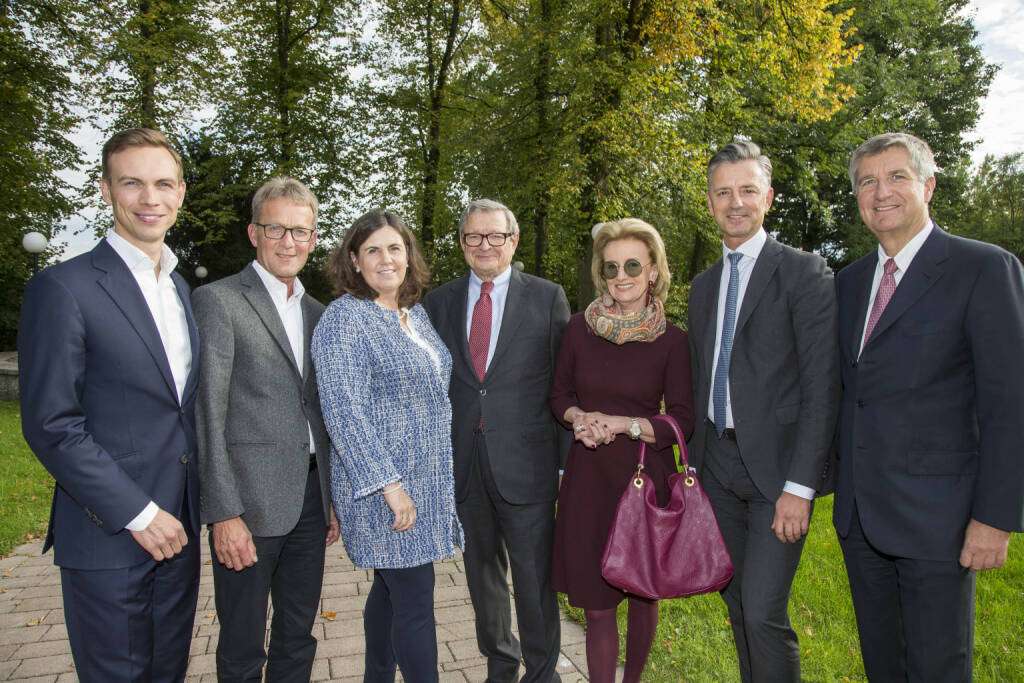 Diskutierten in Salzburg-Klessheim über die Nachfolge in Familienunternehmen (v.l.): Dominik von Au (INTES), Walter Schnitzhofer (Bankhaus Spängler), Beate Paletar (Schwarzmüller Gruppe), Bankier Heinrich Spängler, Elisabeth Gürtler, Werner Zenz (Bankhaus Spängler) und Notar Georg Zehetmayer. Bildquelle: Spängler/Andreas Kolarik
 (29.09.2017) 