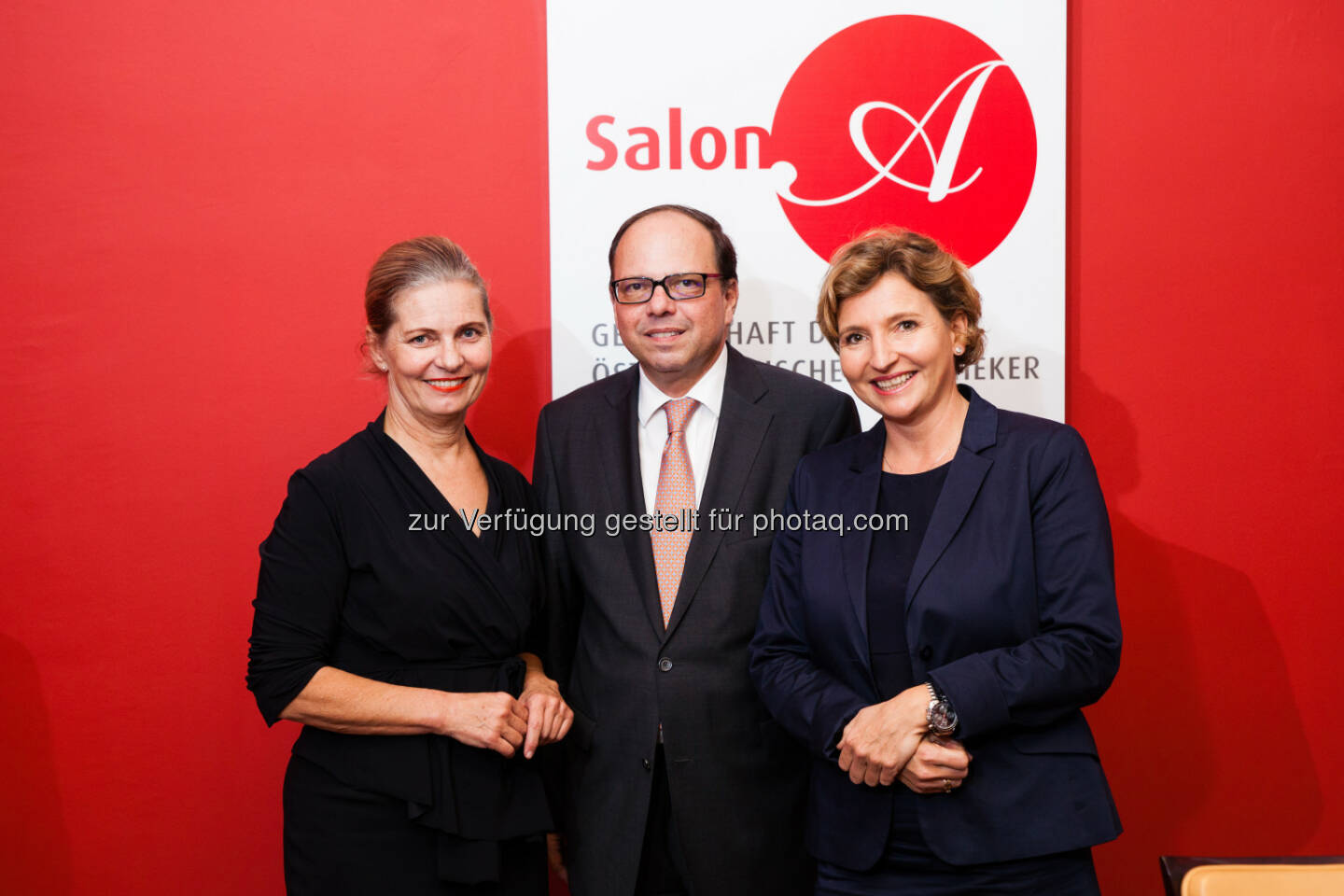 Ulrike Mursch-Edlmayr, Thomas Szekeres, Corinna Prinz-Stremitzer - Salon A - Gesellschaft der österreichischen Apotheker: Ärzte- und Apothekerschaft an vorderster Front zum Wohl der Patienten (Fotocredit: Welldone/Provaznik)