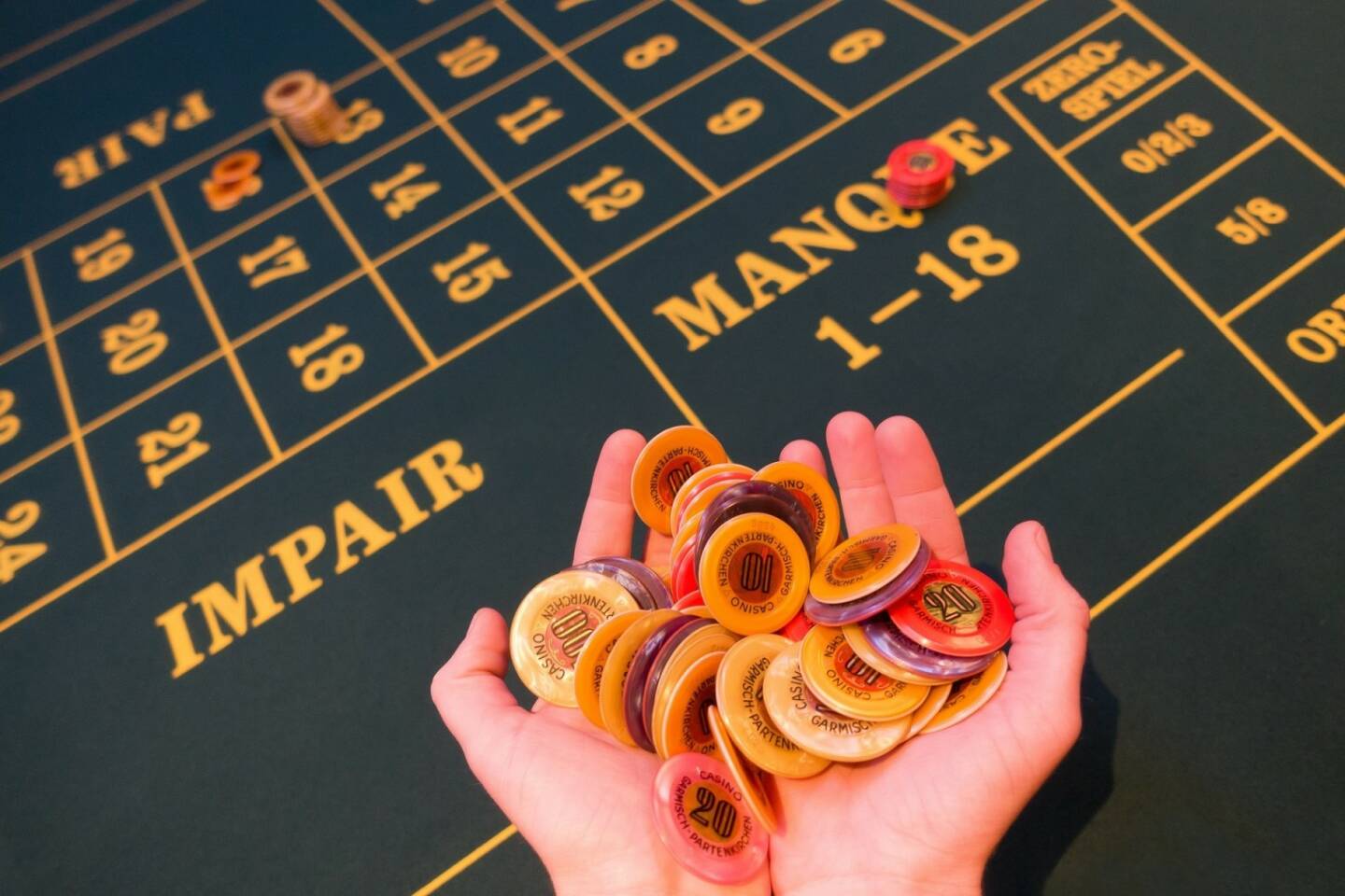 Einsatz, Spiel, erhöhen, Casino, Roulette, Geld, Risiko (Bild: Pixabay/stux https://pixabay.com/de/spielbank-einsatz-jeton-gewonnen-1003148/ )