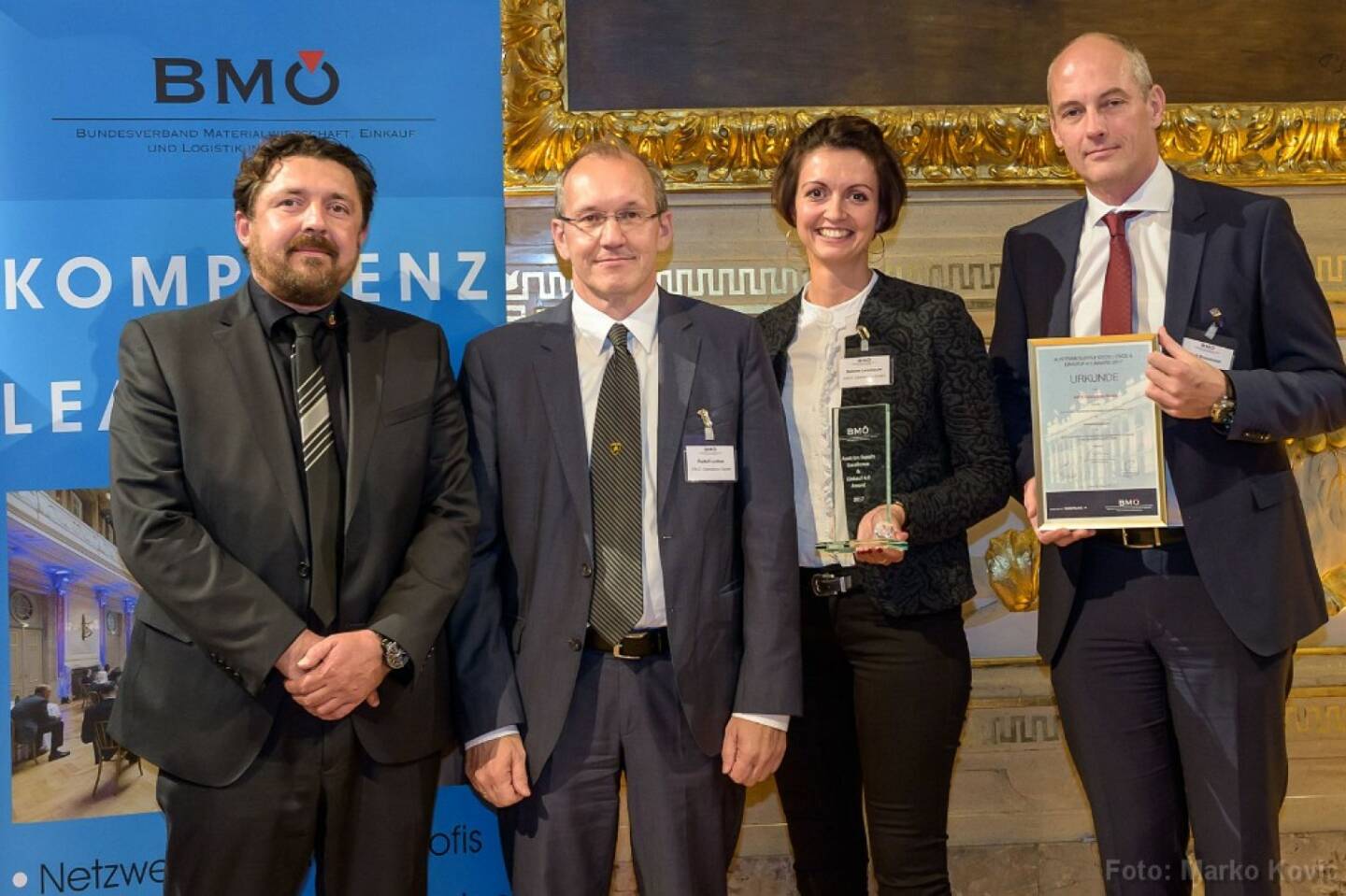 FACC freut sich über den Austrian Supply Excellence Award des Bundesverbands Materialwirtschaft, Einkauf und Logistik in Österreich (BMÖ) in der Kategorie „Sonderpreis“. Bild: Gerhard Gerner (Senior Manager, SLS Stranzinger), Rudolf Leitner (Executive Vice President Procurement, FACC AG), Sabine Lenzbauer (Operational Procurement, FACC AG), Kurt Bussecker (Director Global Sales, Isovolta AG) bei der Award-Verleihung im Haus der Industrie in Wien. Copyright: BMÖ / Marko Kovic
