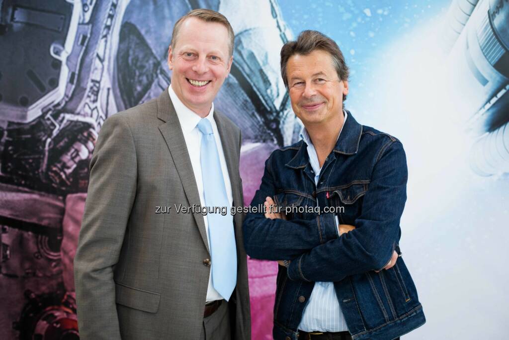 Friedrich Wachernig, Vorstand der S Immo AG und Multimedia Artist Peter Kogler (Fotocredit: S Immo), © Aussendung (10.10.2017)
