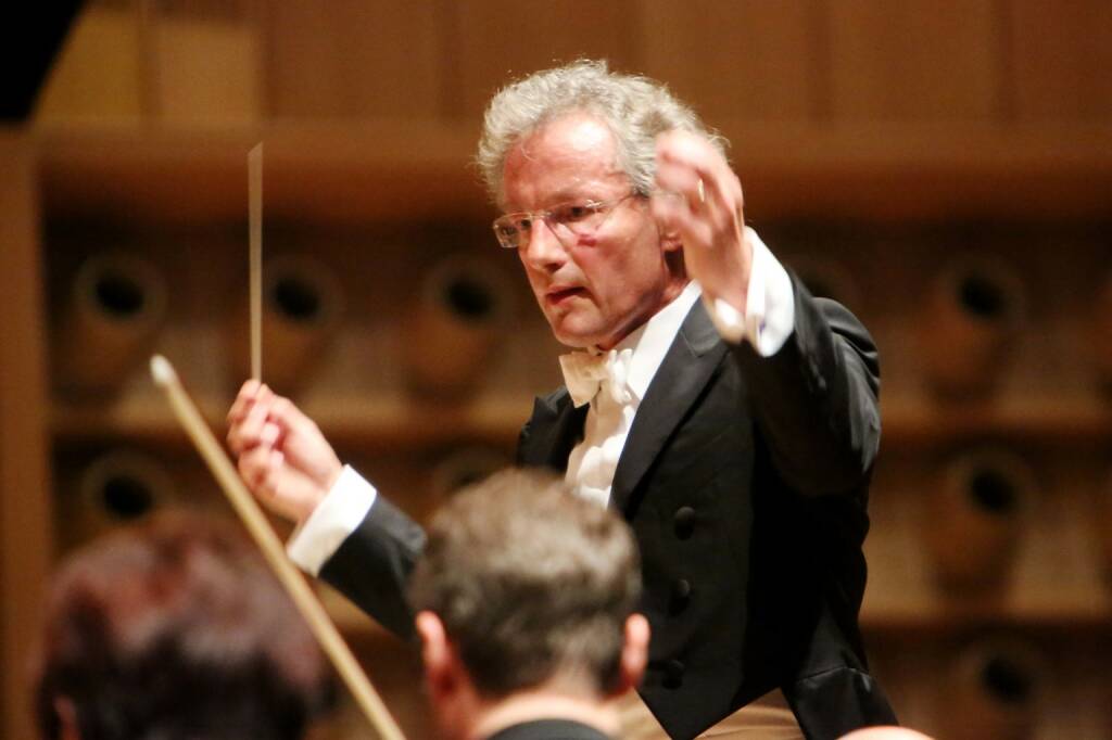 Stardirigent Franz Welser-Möst begeisterte mit dem Cleveland Orchestra im Linzer Brucknerhaus, Fotocredit: RLB OÖ / Strobl (16.10.2017) 