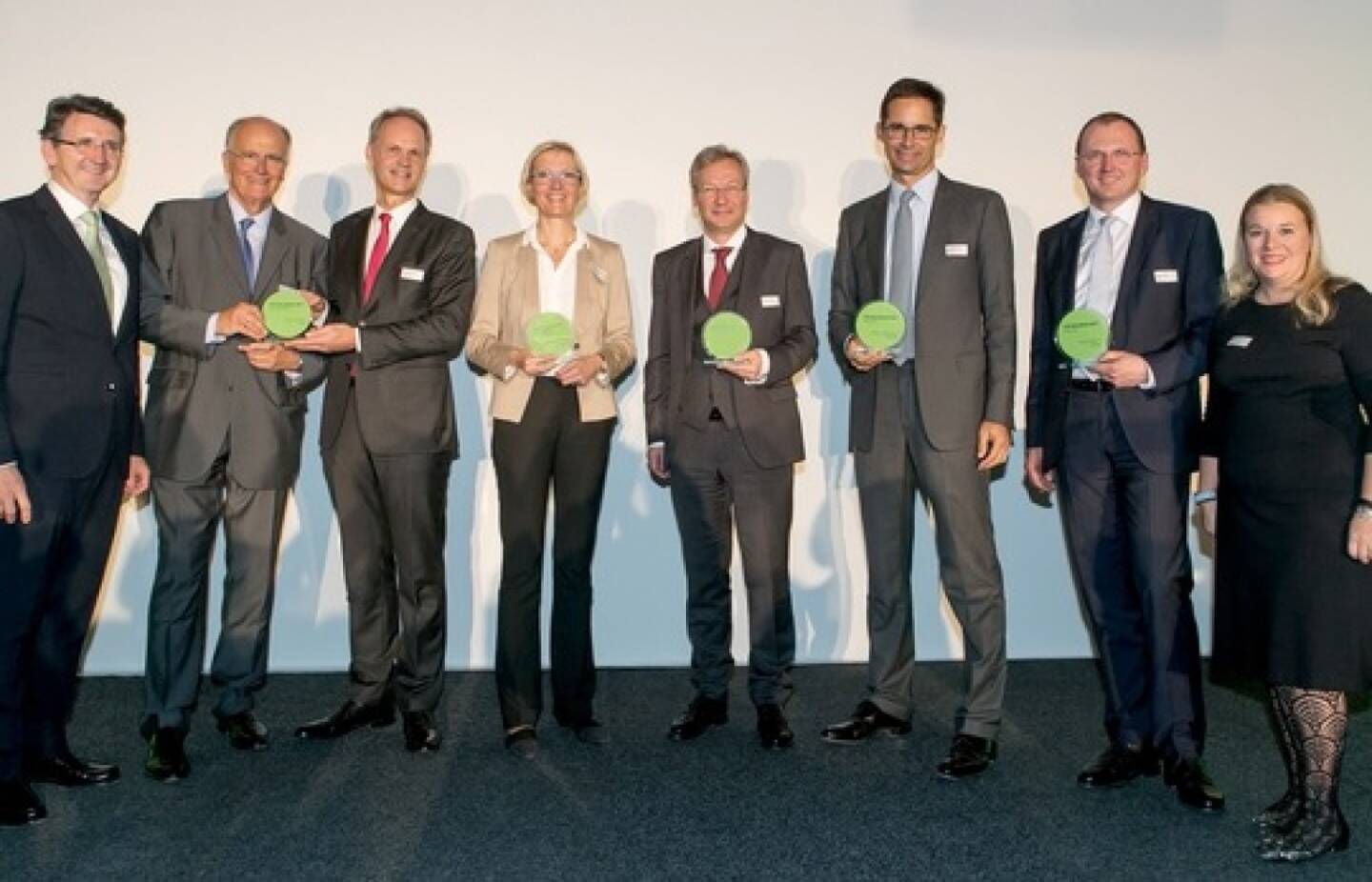 Die besten CEOs und CFOs des Landes stehen fest: Zum 12. Mal wurden die CEO & CFO Awards von Deloitte &Ouml;sterreich und B&ouml;rse Express und CFO Club Austria verliehen. (vlnr): Bernhard Gr&ouml;hs (Deloitte), Karl Sevelda und Martin Gr&uuml;ll (in Vertretung f&uuml;r Johann Strobl, Raiffeisen Bank International), Monika Stoisser-G&ouml;hring (AT&S), Reinhard Florey (OMV), Stefan Doboczky (Lenzing), Gerald Mayer (AMAG) und Karin Mair (Deloitte). Fotocredit: BE/Draper