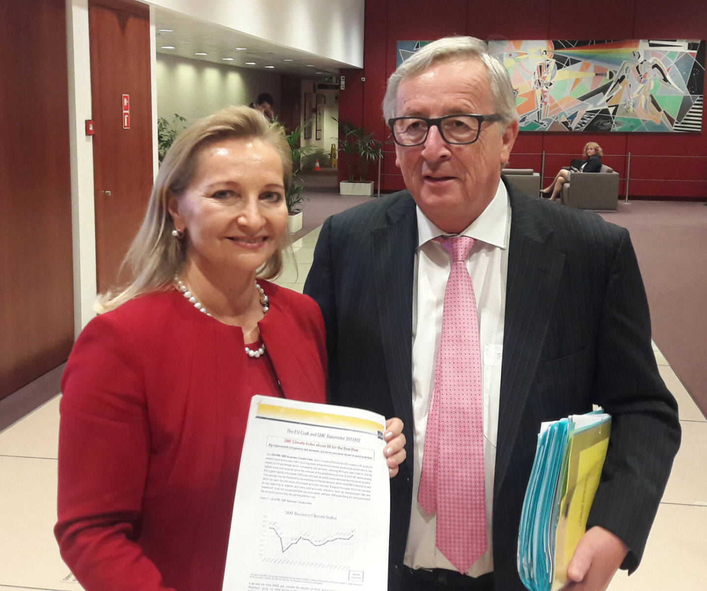 Ulrike Rabmer-Koller und Jean-Claude Juncker beim EU-Sozialpartnergipfel in Brüssel; Fotocredit:WKÖ