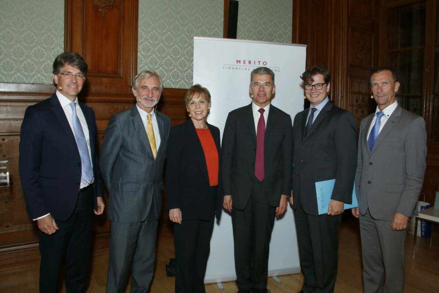 Von links nach rechts: Mag. Andreas Witzani, Geschäftsführer der MERITO Financial Solutions GmbH, Hon. Prof. Dr. Aurel Schubert, Generaldirektor für Statistik der EZB
Prof. Dr. Theresia Theurl vom Institut für Genossenschaftswesen der Westfälischen Wilhelms-Universität Münster, Dr. Wolfgang Habermayer, CEO der MERITO Financial Solutions GmbH, Mag. Christoph Neumayer, Generalsekretär der Industriellenvereinigung, Brigadier Walter Feichtinger, Institut für Friedenssicherung und Konfliktforschung; Copyright: Harri Mannsberger