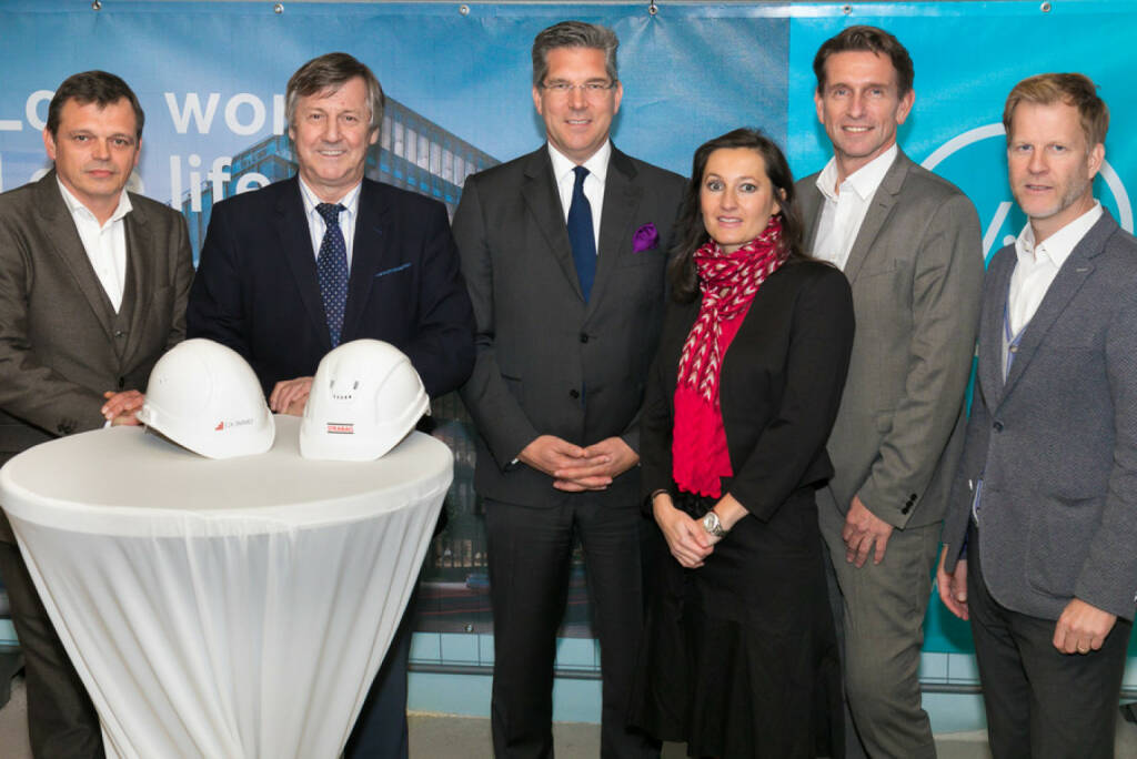 v.l.n.r.: Jan Höbart (CA Immo), Erich Hohenberber (Bezirksvorsteher Wien Landstraße), Dr. Hans Volckens (Vorstand CA Immo), Karin Wöhrenschimmel (CA Immo), DI Frank Fercher (Bereichsleiter STRABAG), Christoph Gutknecht (CA Immo); Fotocredit: CA Immobilien Anlagen AG/APA-Fotoservice/Schedl (25.10.2017) 