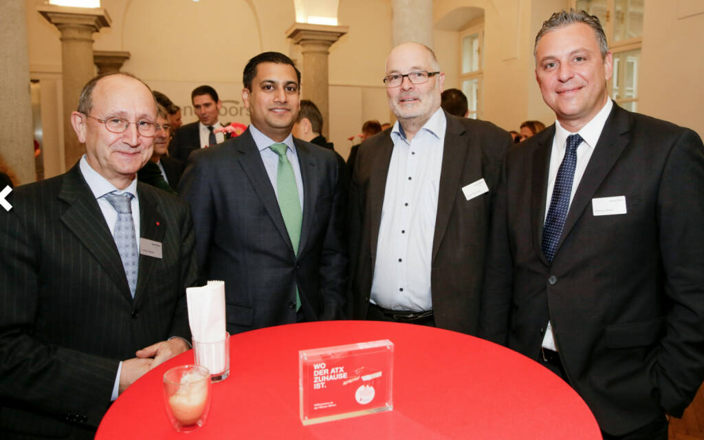 Bawag-IPO: Ludwig Nießen (CTO und COO Wiener Börse), Bawag-CEO Anas Abuzaakouk, und Wiener Börse-Mitarbeiter, Fotocredit: Wiener Börse (26.10.2017) 