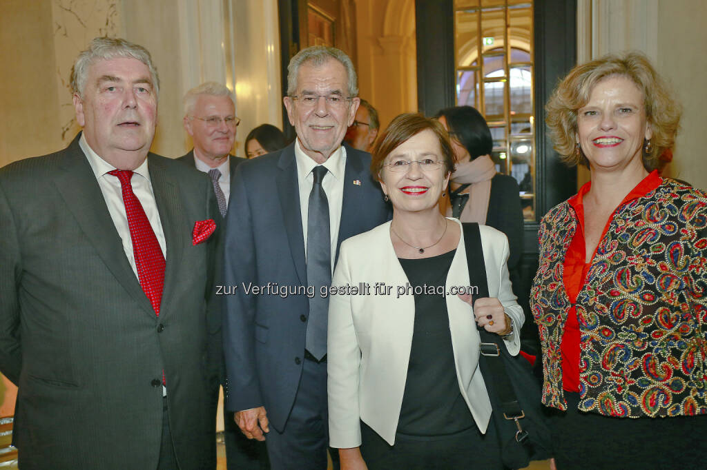 Dir. Steven Engelsman, HBP Alexander Van der Bellen, Doris Schmidauer, GD Sabine Haag - Weltmuseum Wien: Bundespräsident Alexander van der Bellen eröffnet das neue Weltmuseum Wien (Fotocredit: Günther Langegger), © Aussender (27.10.2017) 