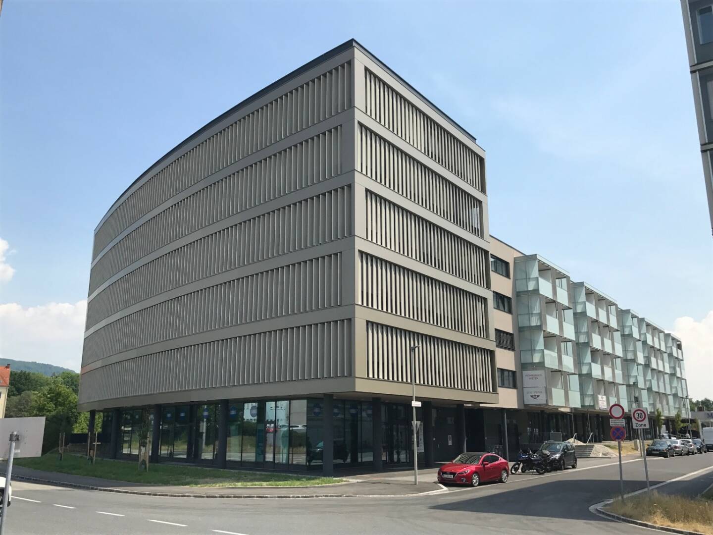 Die zur EHL-Gruppe zählende EHL Investment Consulting hat eine Büroimmobilie in Linz-Urfahr im Rahmen einer Off-Market Transaktion an eine deutsche Privatstiftung vermittelt. Verkäufer des Objekts ist die oberösterreichische RWH Immobilien GmbH. Fotocredit: EHL