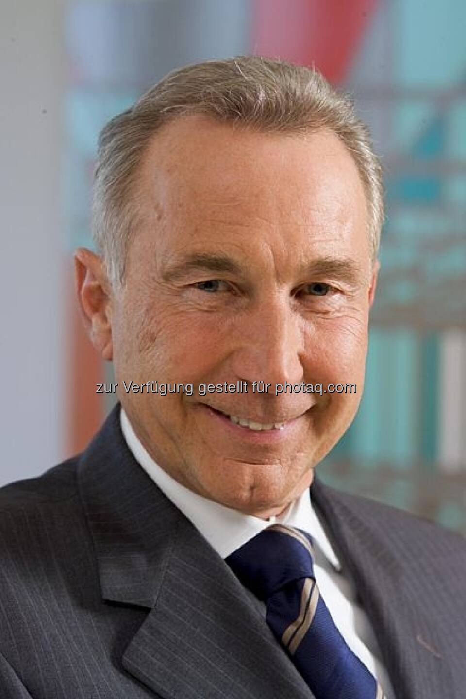 Burkhard Hofer, Ex-Vorstand EVN (30. Mai) - finanzmarktfoto.at wünscht alles Gute! 