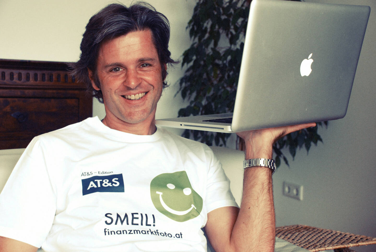 Apple Smeil! Thomas Steiner, Berater Apano (Shirt in der AT&S-Edition)