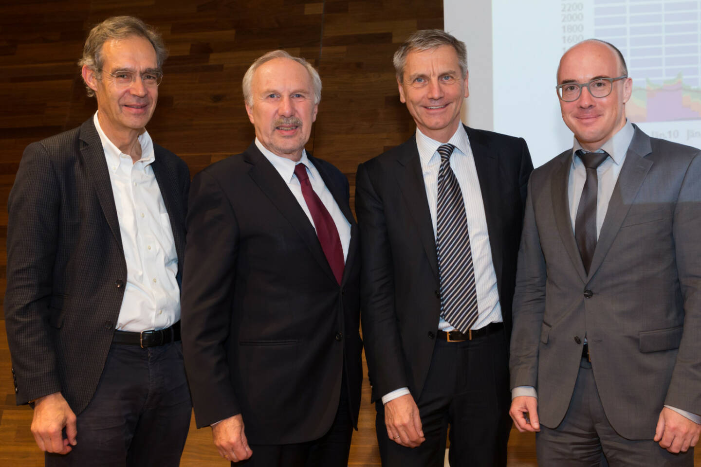 Beim Spängler IQAM Research Center-Investment Seminar zum Thema Wohin führt die Blockchain-Technologie? Dr. Richard Olsen, Univ.-Prof. Dr. Ewald Nowotny, Univ.-Prof. Dr. Dr.h.c. Josef Zechner und Univ.-Prof. Dr. Nikolaus Hautsch (Fakultät für Wirtschaftswissenschaften, Universität Wien); Credit: Spängler IQAM Research Center 